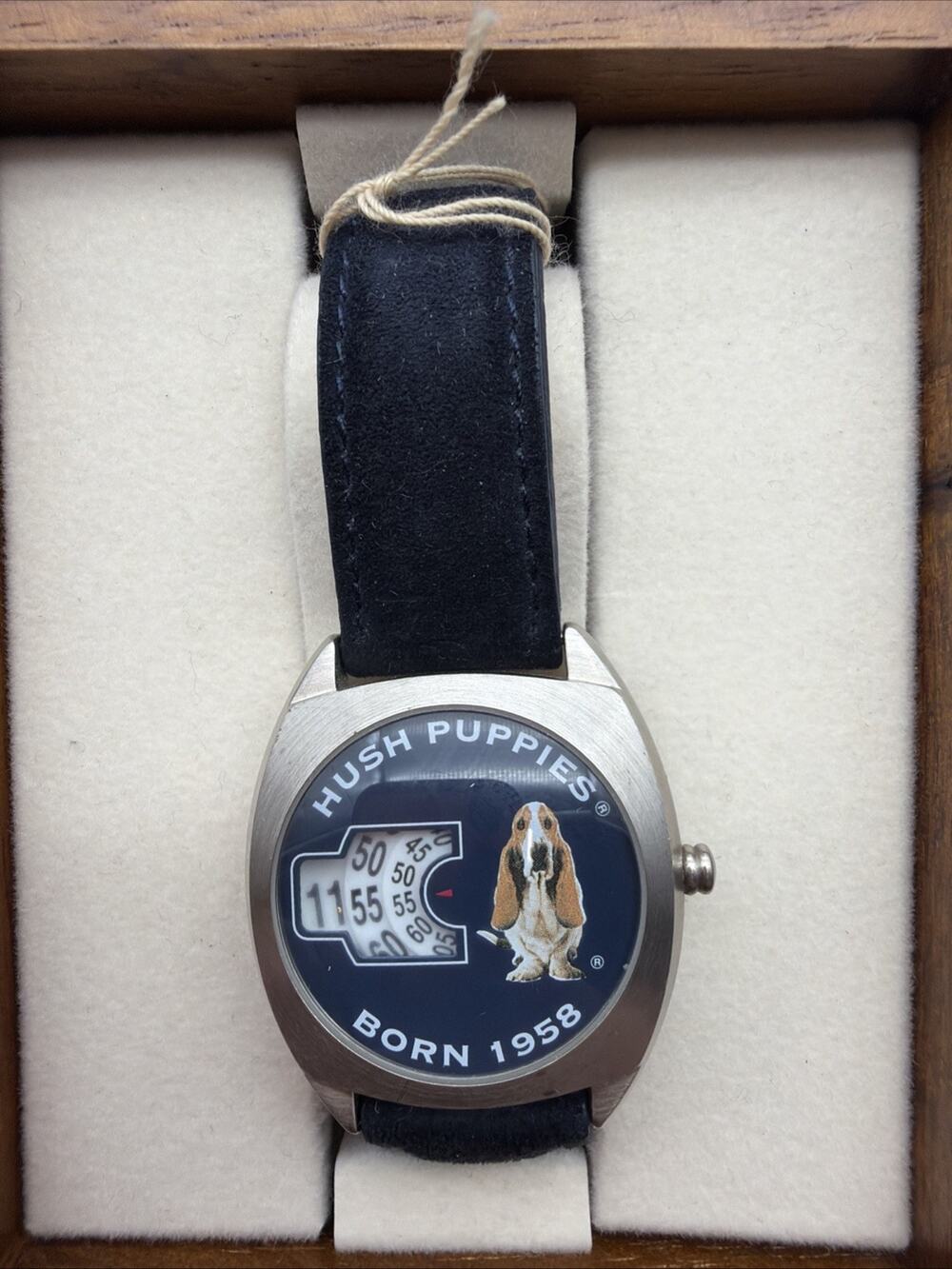 Rare 1998 Hush Puppies Born 1958 Basset Hound Disc Display Watch Vintage